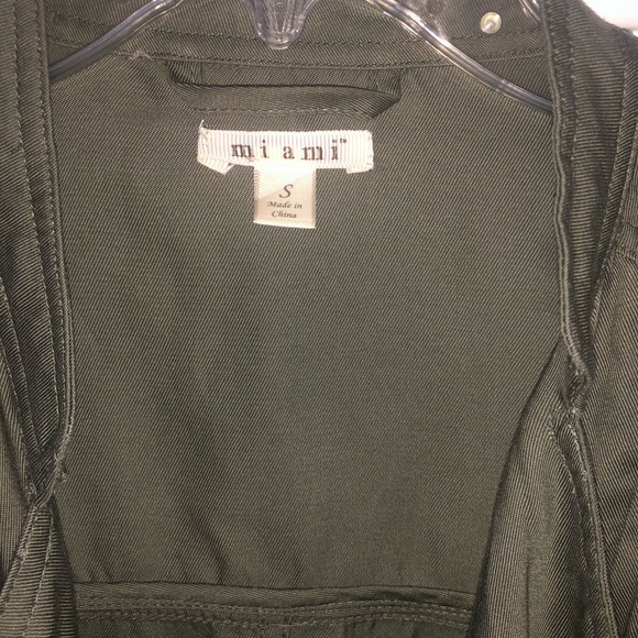 THE CUTEST ARMY GREEN JACKET!🔥 ADJUSTABLE WAIST! - Picture 3 of 5